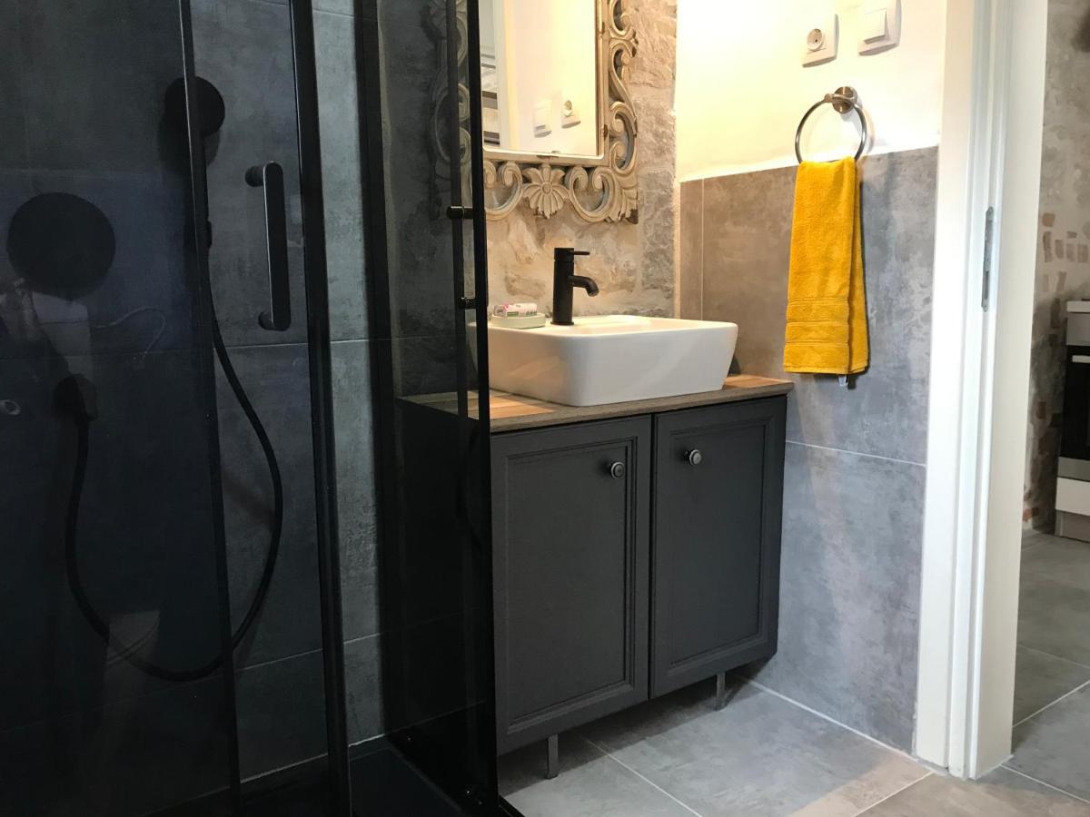 Stone House Chiara Seaview Apartment Funtana Luaran gambar