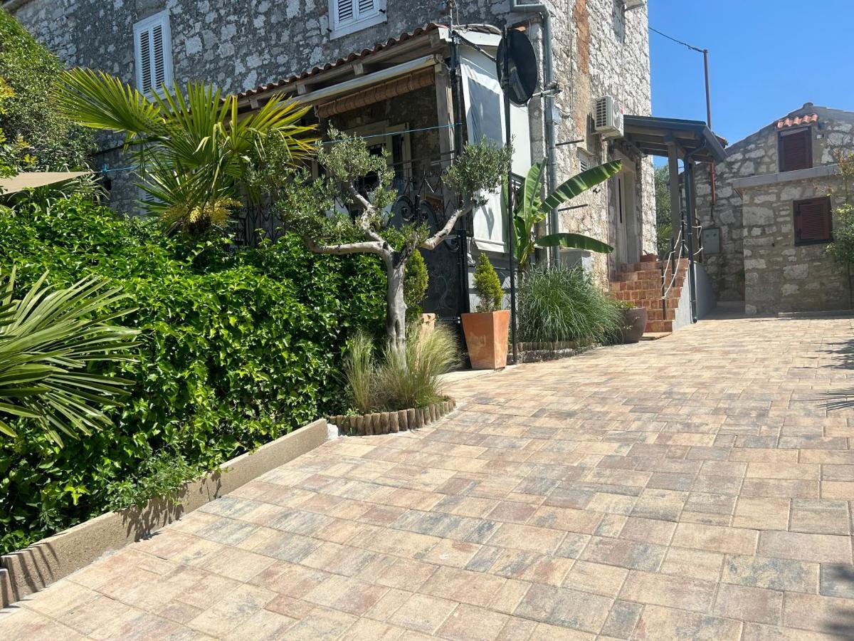 Stone House Chiara Seaview Apartment Funtana Luaran gambar